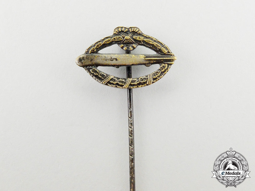 a_rare_first_war_german_imperial_miniature_zeppelin_badge_cc_2688