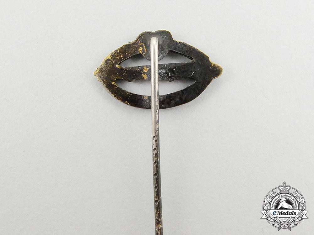 a_rare_first_war_german_imperial_miniature_zeppelin_badge_cc_2689