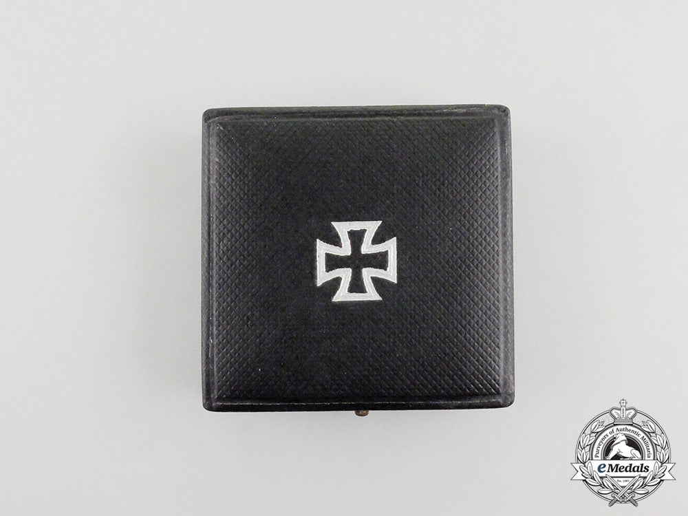 an_iron_cross1914_first_class_by_the_royal_mint_in_its_case_of_issue&_presentation_box_cc_2727