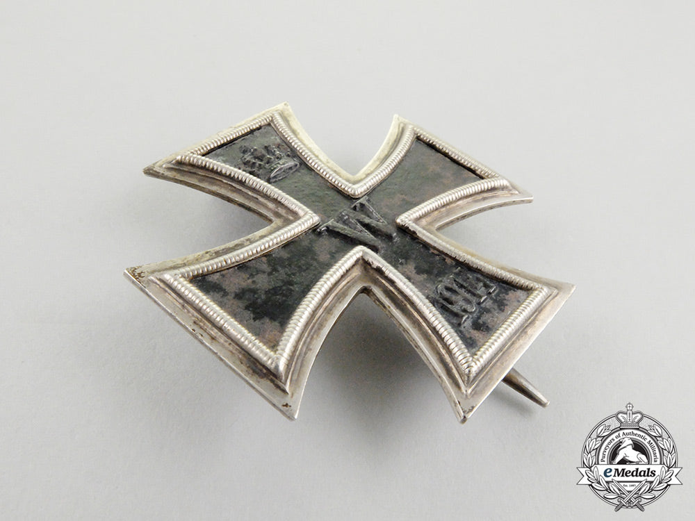 an_iron_cross1914_first_class_by_the_royal_mint_in_its_case_of_issue&_presentation_box_cc_2731