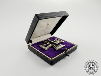 an_iron_cross1914_first_class_by_the_royal_mint_in_its_case_of_issue&_presentation_box_cc_2735