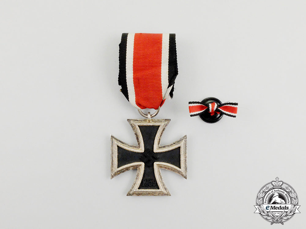 an_iron_cross1939_second_class_with_its_matching_boutonniere_cc_2738
