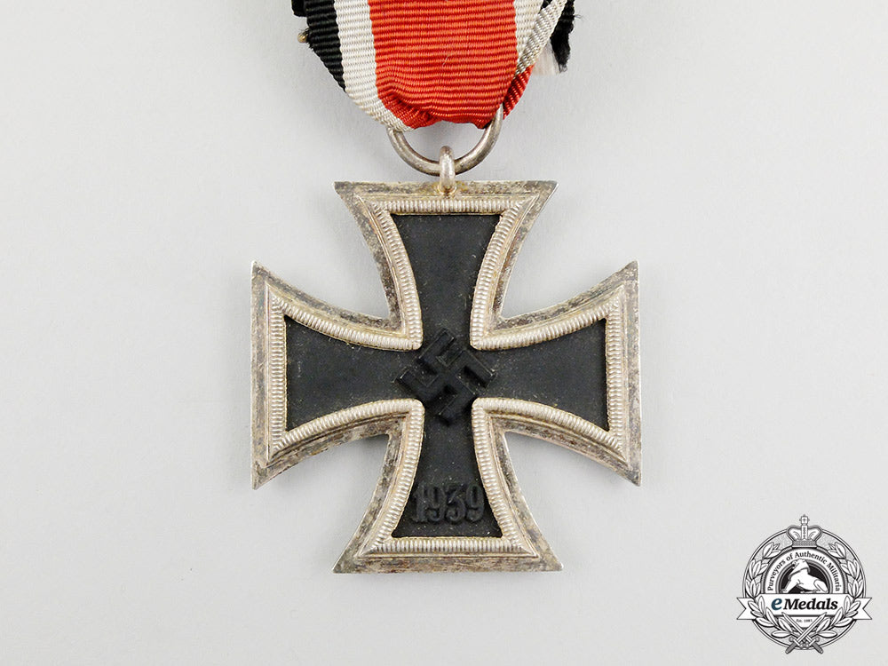 an_iron_cross1939_second_class_with_its_matching_boutonniere_cc_2740