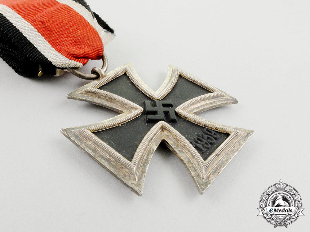 an_iron_cross1939_second_class_with_its_matching_boutonniere_cc_2743