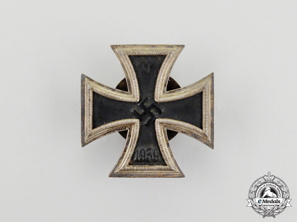 an_iron_cross1939_first_class_screwback_version_by_alois_rettenmaier_cc_3066