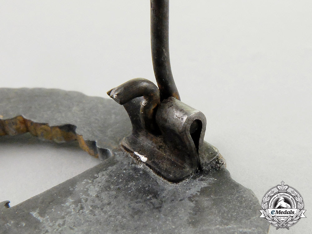 a_german_kriegsmarine_destroyer_war_badge_by_sohni_heubach&_co._cc_3075