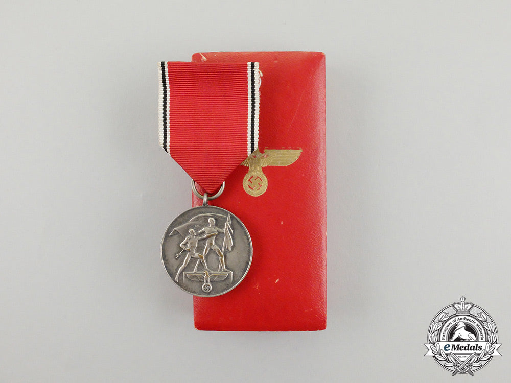 a_commemorative_anschluss_of_austria_medal_in_its_case_of_issue_cc_3106