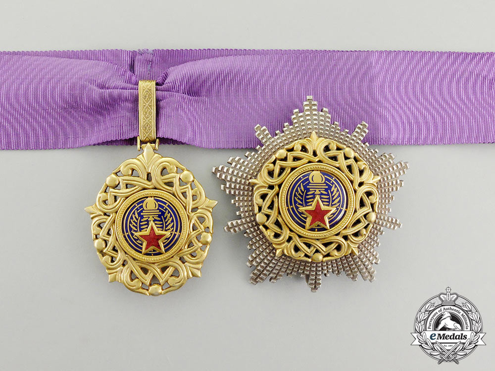yugloslavia,_republic._a_rare_order_of_star_with_golden_wreath_cc_3300