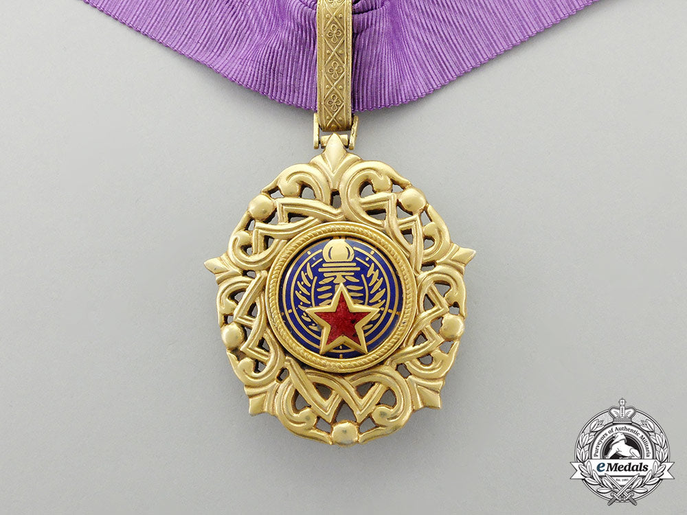 yugloslavia,_republic._a_rare_order_of_star_with_golden_wreath_cc_3303