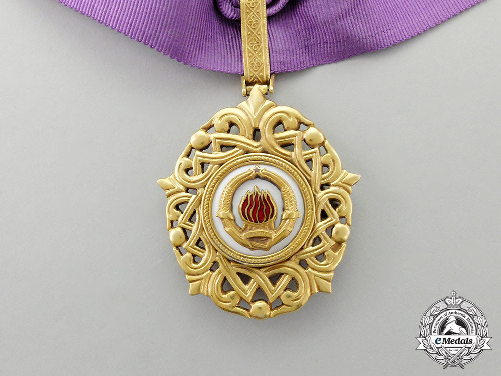 yugloslavia,_republic._a_rare_order_of_star_with_golden_wreath_cc_3304
