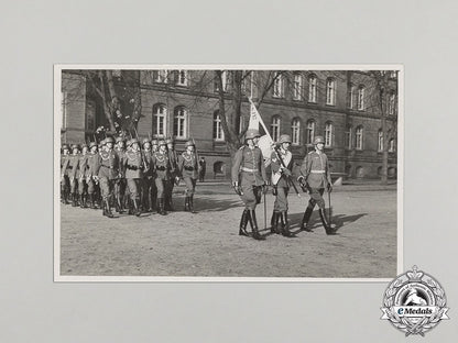 germany,_heer._a_wartime_period_photo_of_a_marching_infantry_unit_with_flag_bearer_cc_3520