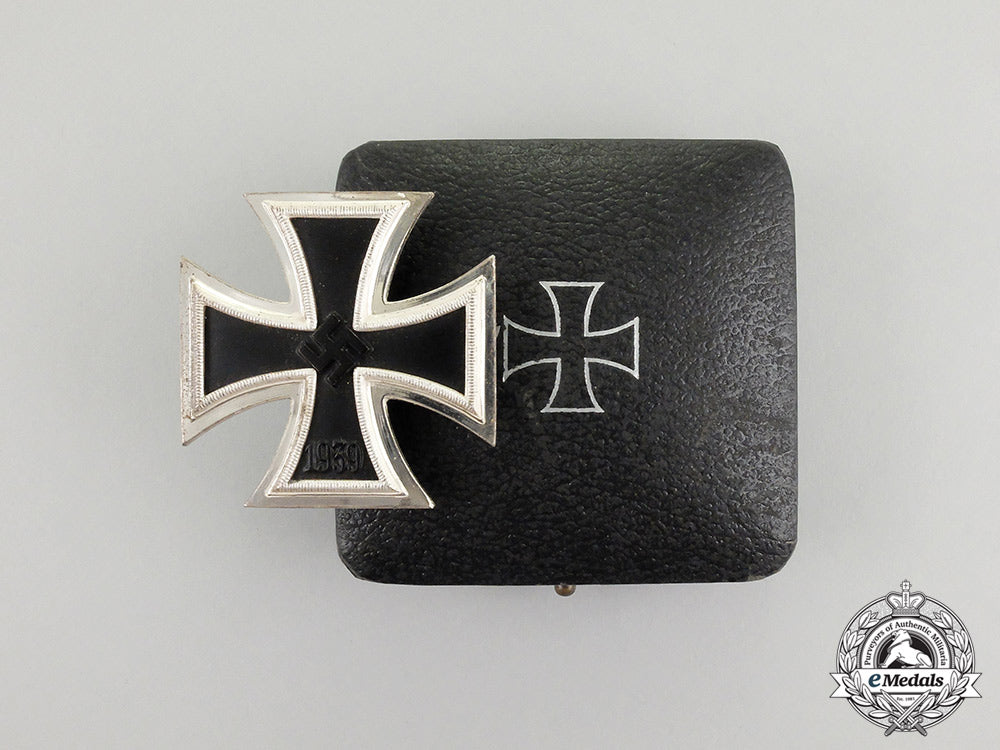 an_absolutely_mint_iron_cross1939_in_its_case_of_issue_cc_3878