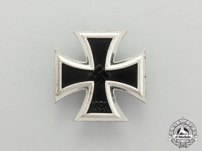 an_absolutely_mint_iron_cross1939_in_its_case_of_issue_cc_3881