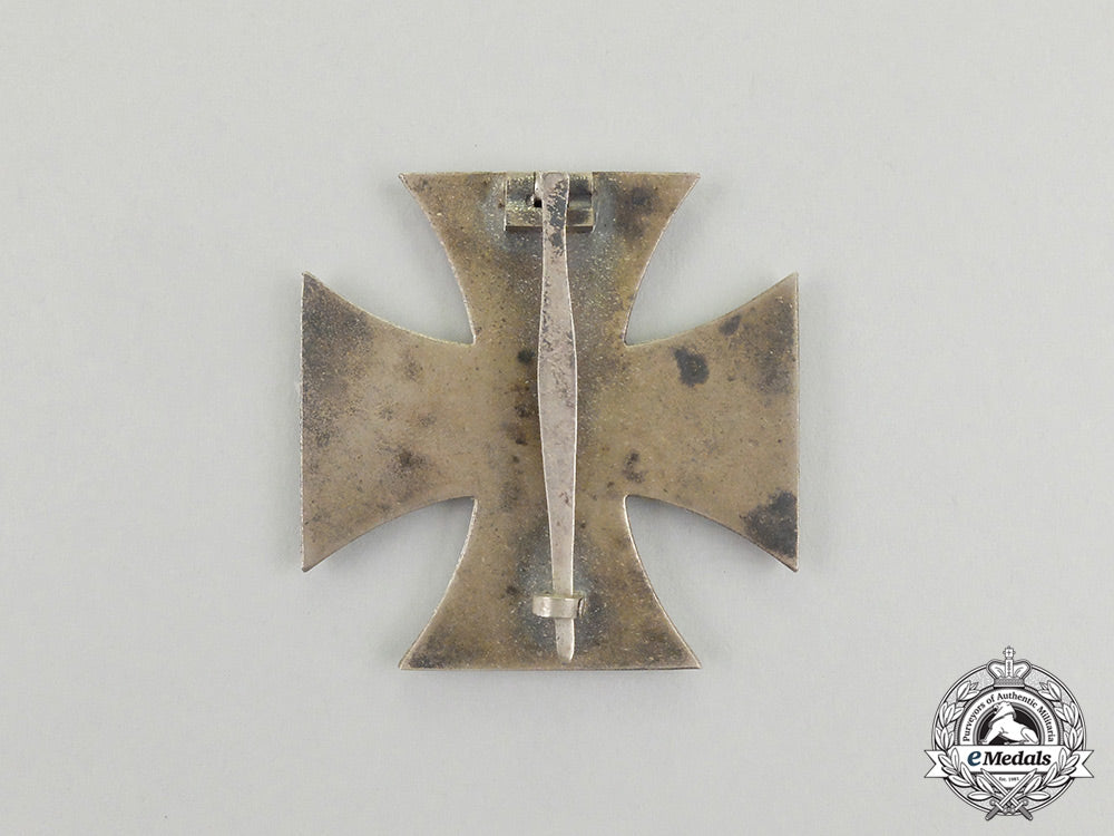 an_absolutely_mint_iron_cross1939_in_its_case_of_issue_cc_3882