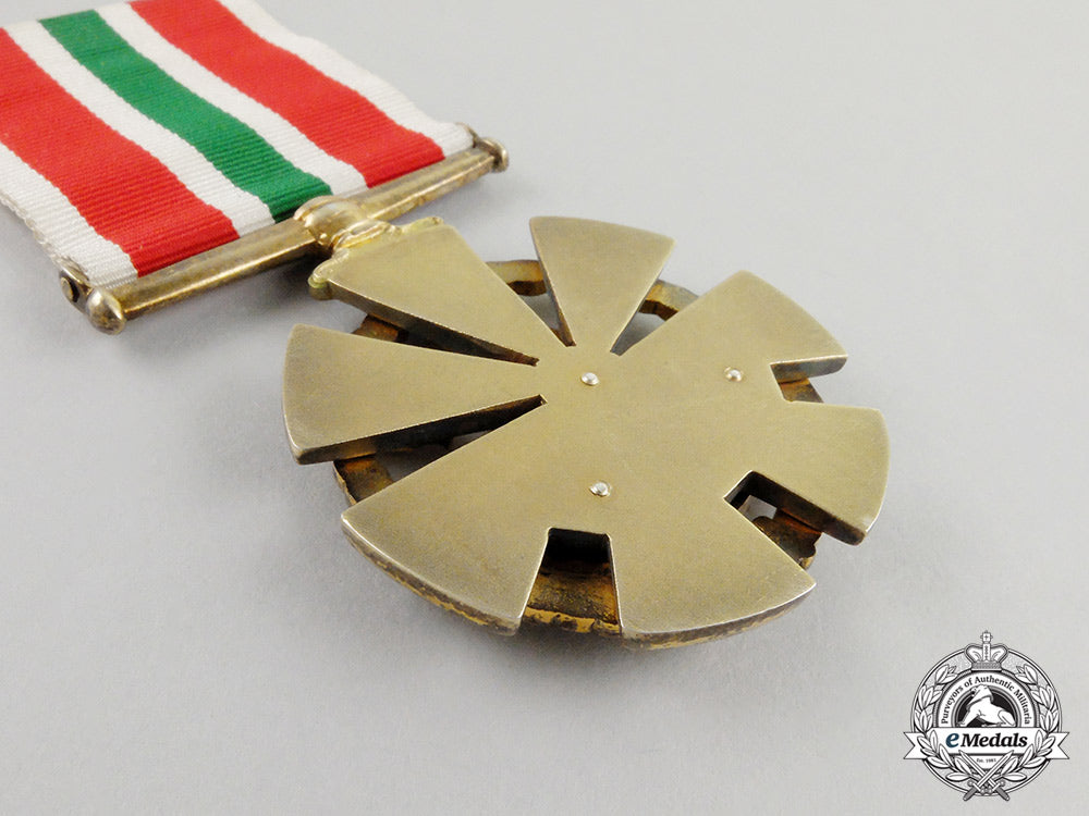 an_united_arab_emirates_bravery_medal,_type_ii_cc_4199
