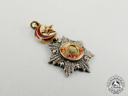 a_miniature_turkish_order_of_medjidie(_mecidiye)_cc_4241