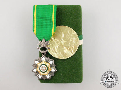 a_saudi_arabian_order_of_abdul_aziz;_knight_with_case_cc_4441