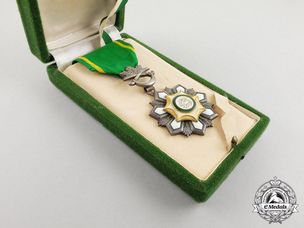 a_saudi_arabian_order_of_abdul_aziz;_knight_with_case_cc_4443