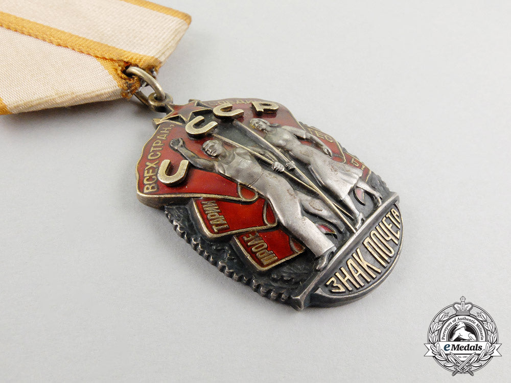 a_soviet_russia_order_of_the_badge_of_honour,_type_iv_cc_4554