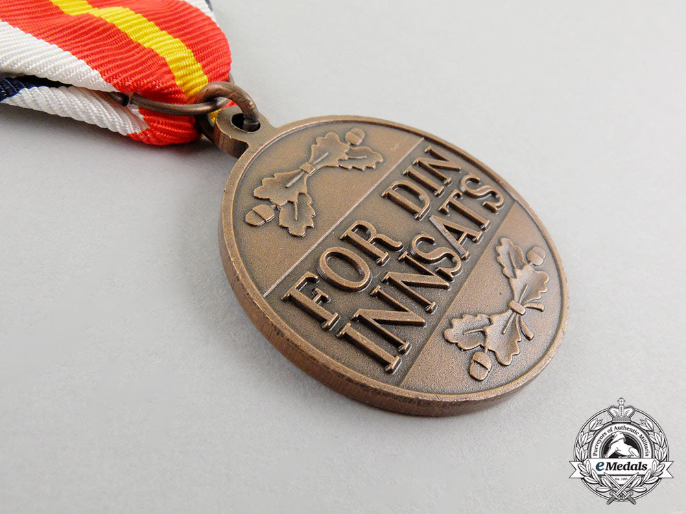 a_norwegian_medal_for_defence_service_abroad_on_a_balkans_service_ribbon_cc_4615_1_1_1