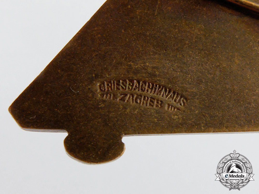 a_yugoslavian_officer's_and_nco's_mountain_units_badge_m1932,_by_knaus,_zagreb_cc_4621