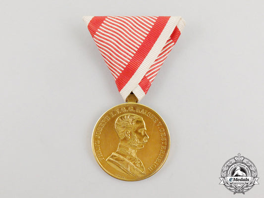 an_austrian_imperial_first_war_awarded_golden_bravery_medal1915-18_cc_4797