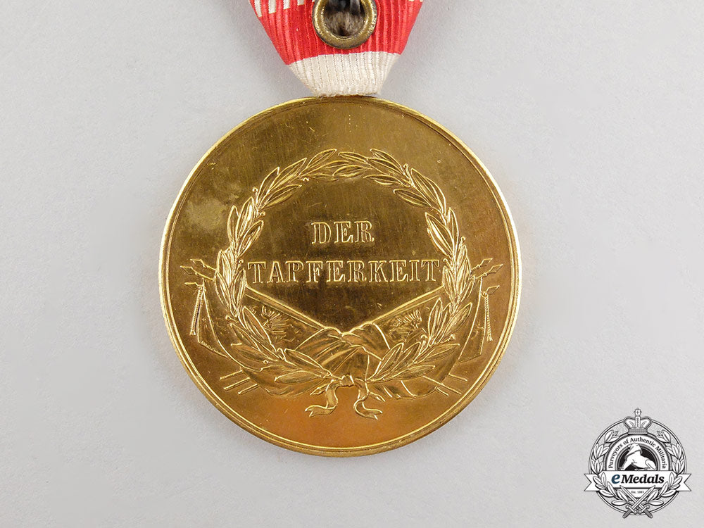 an_austrian_imperial_first_war_awarded_golden_bravery_medal1915-18_cc_4799