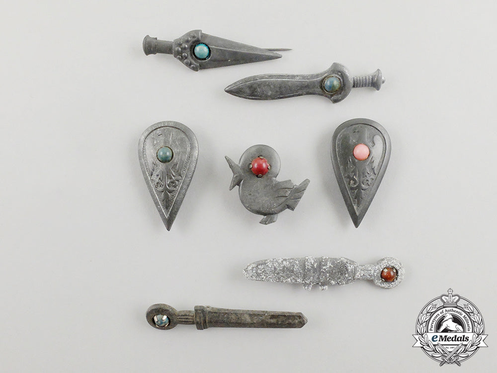 germany,_third_reich._a_lot_of_nordic_badges_cc_5157