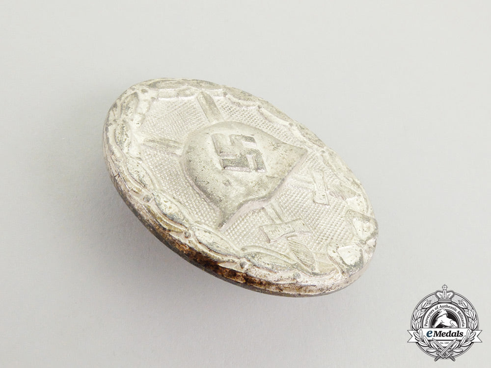 a_second_war_german_silver_grade_wound_badge_by_carl_wild_cc_6093