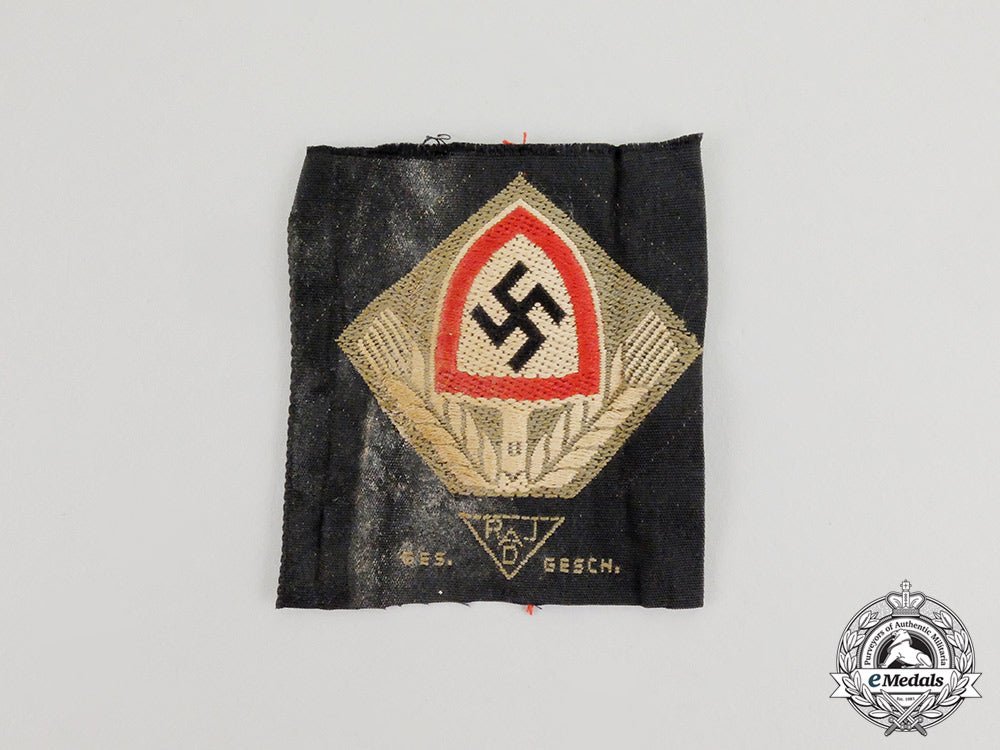 a_mint_and_unissued_bevo_rad(_national_labour_service)_cap_insignia_cc_6218
