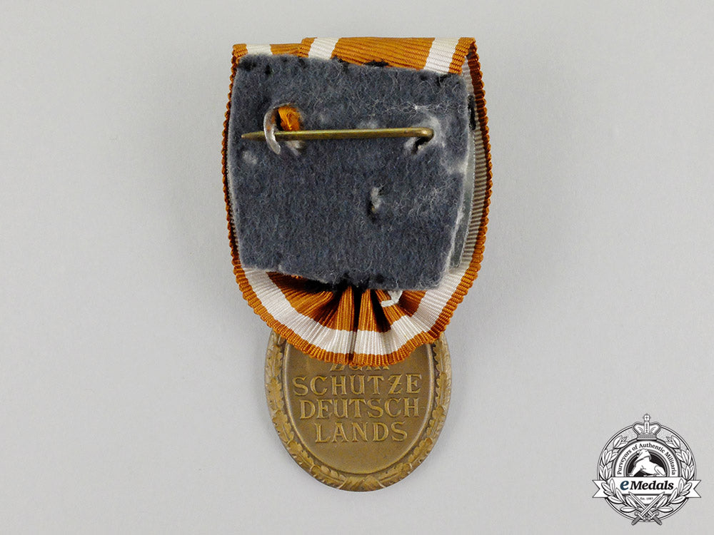 a_court_mounted_third_reich_period_german_defence_wall(_west_wall)_medal_cc_7197