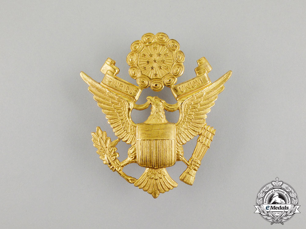 a_second_war_gemsco-_made_united_states_army_officer's_cap_badge_cc_7248