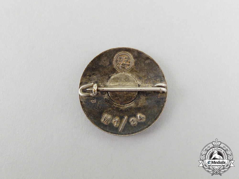 a_nsdap_party_member’s_lapel_badge_by_karl_wurster_of_markneukirchen_cc_7340