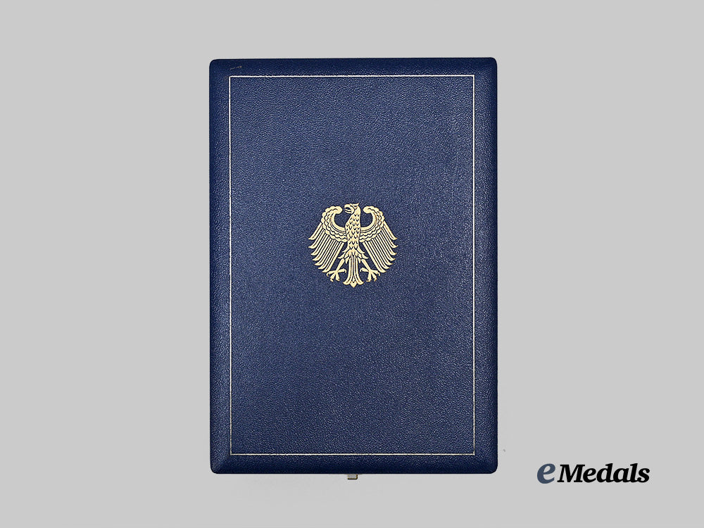 germany,_federal_republic._an_order_of_merit,_knight_commander’s_set_with_case,_by_steinhauer&_lück_e_medals__g62748_2