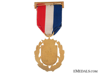 city_of_santiago_medal_to_the_duchess_of_kent,1959_chi504b
