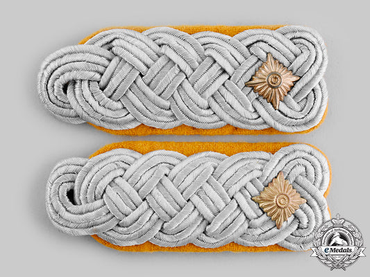 germany,_luftwaffe._a_pair_of_flight_oberstleutnant_officer_shoulder_boards_ci19_0009_1