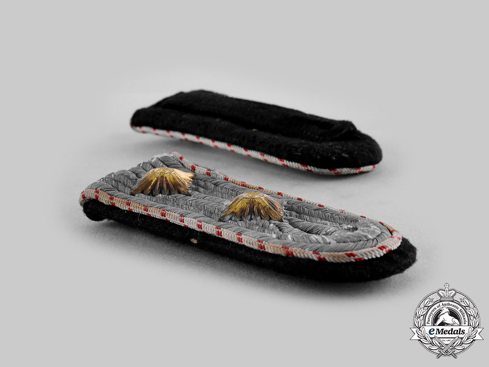 germany,_third_reich._a_rare_pair_of_ss_fachführer-_hauptsturmführer_stellengruppe“_k”_shoulder_boards_ci19_0027_1_1_1_1