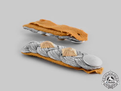 germany,_luftwaffe._a_set_of_uniform_insignia_ci19_0062_1