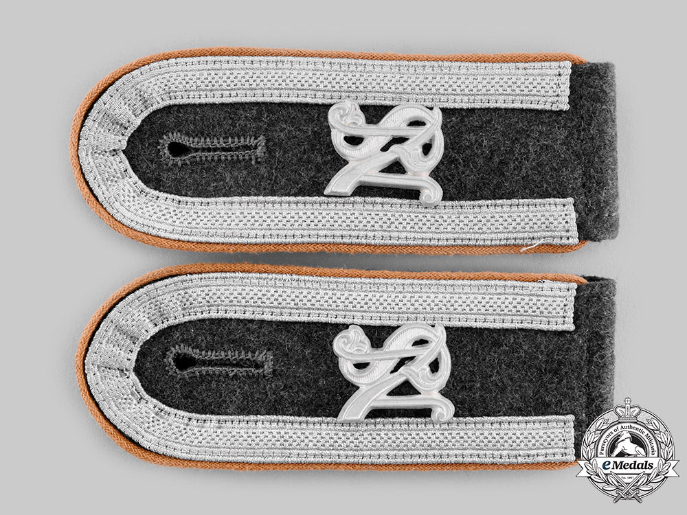 germany,_luftwaffe._a_pair_of_unteroffizier’s_shoulder_straps;_signals_unit,_air_signals_school_ci19_0128_1