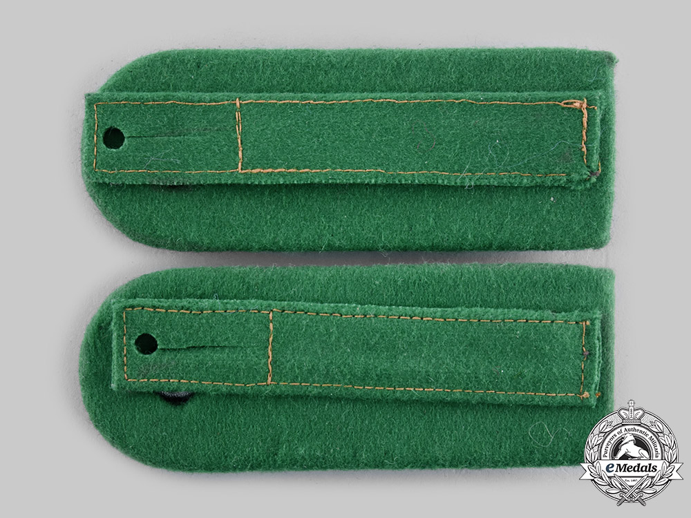 germany,_reich_polizei._a_pair_of_schutzpolizei_meister_shoulder_boards_ci19_0169_1