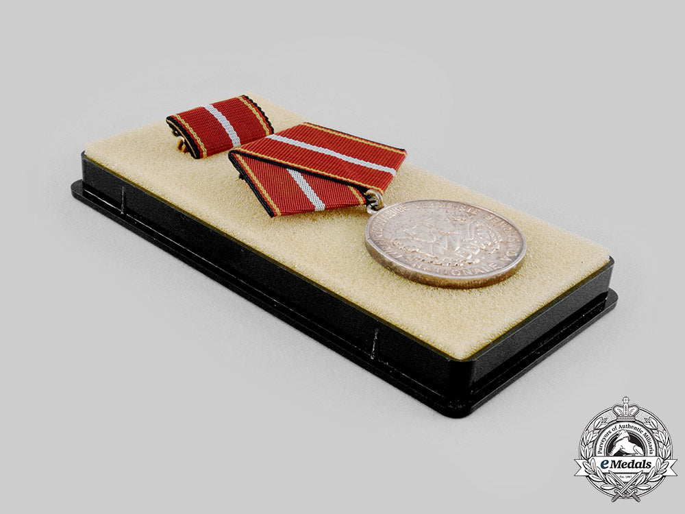 germany,_gdr._a_national_people’s_army(_nva)_distinguished_service_medal,_silver_grade,_with_case_ci19_0329