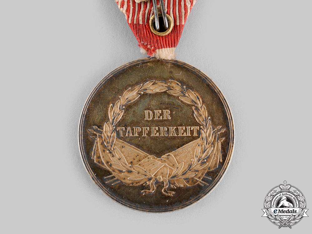austria,_imperial._a_medal_for_bravery,_gold_grade,_by_georg_leisek,_c.1917_ci19_0602