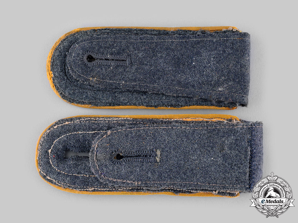 germany,_luftwaffe._a_lot_of_shoulder_boards_and_straps_ci19_0677