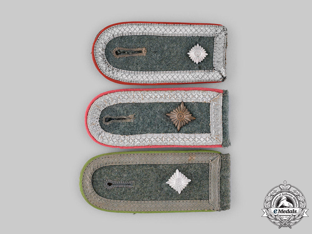 germany,_heer._a_lot_of_shoulder_straps_ci19_0689