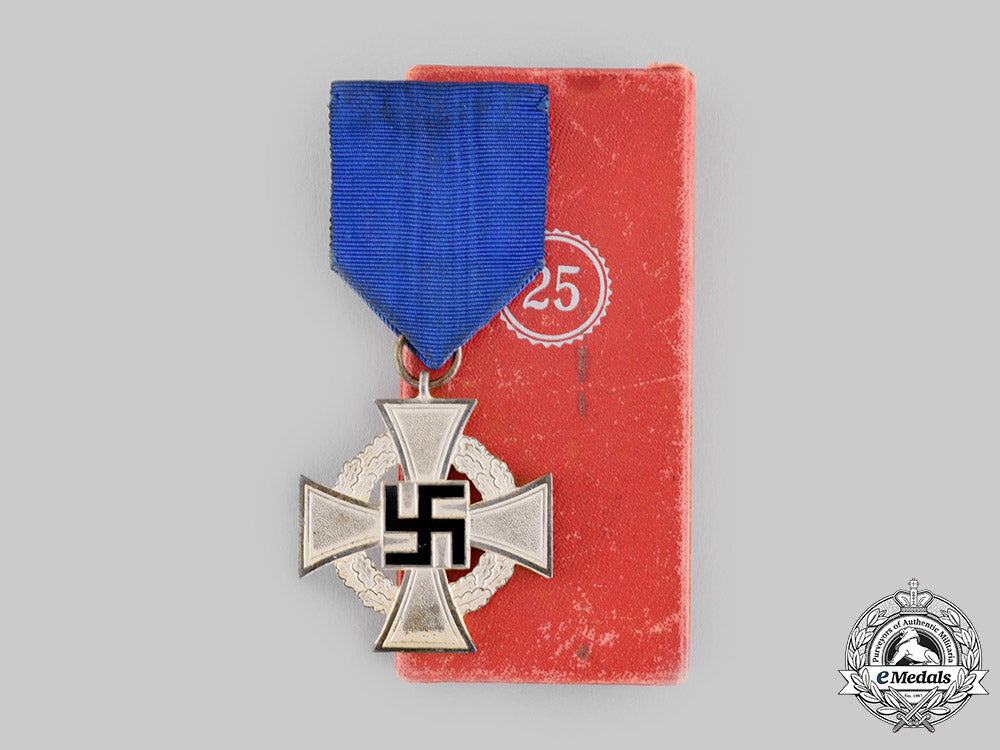 germany,_third_reich._a25-_year_civil_service_faithful_service_medal,_with_case_ci19_0762
