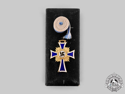 germany,_third_reich._an_honour_cross_of_the_german_mother,_gold_grade_with_case,_by_alfred_stübbe_ci19_0782_1