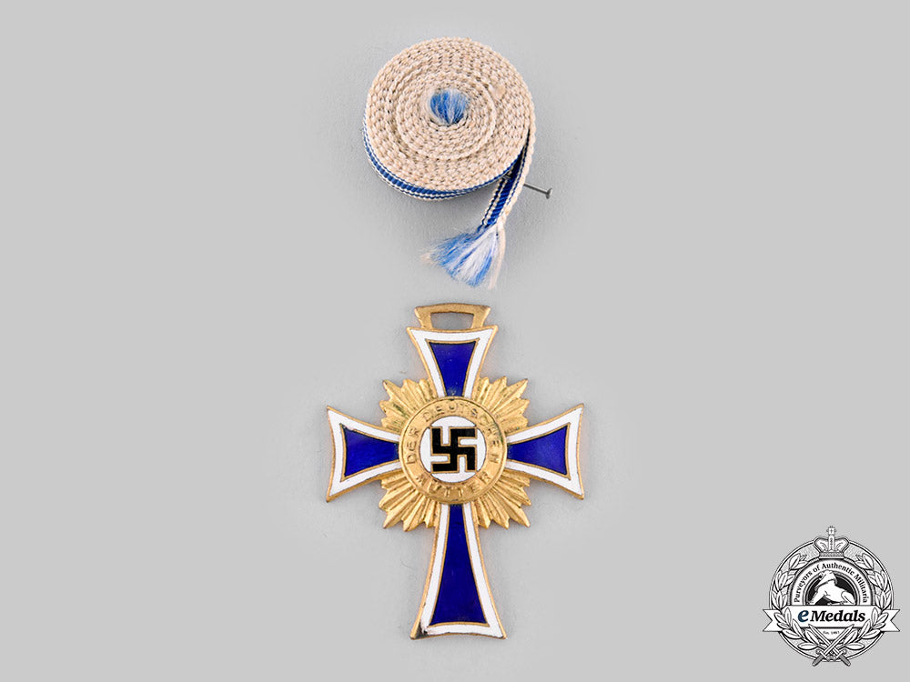 germany,_third_reich._an_honour_cross_of_the_german_mother,_gold_grade_with_case,_by_alfred_stübbe_ci19_0783_1