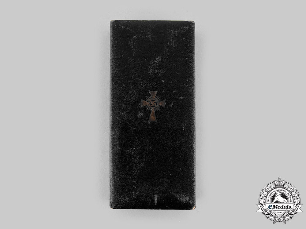 germany,_third_reich._an_honour_cross_of_the_german_mother,_gold_grade_with_case,_by_alfred_stübbe_ci19_0787_1