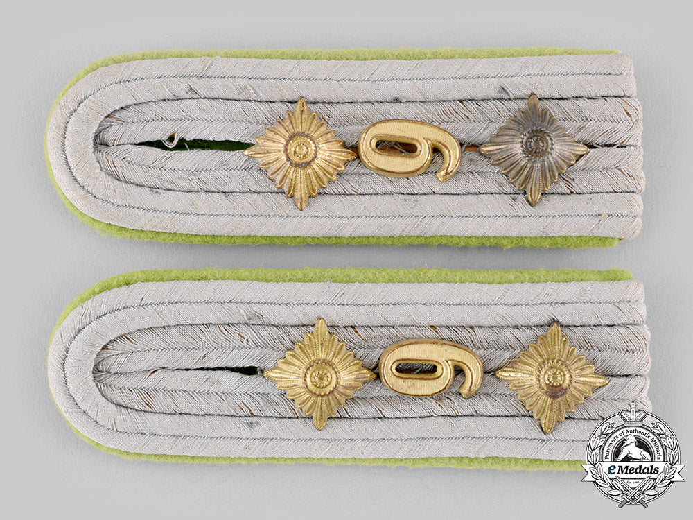 germany,_heer._a_set_of_panzergrenadier_hauptmann_shoulder_boards_ci19_0864_1