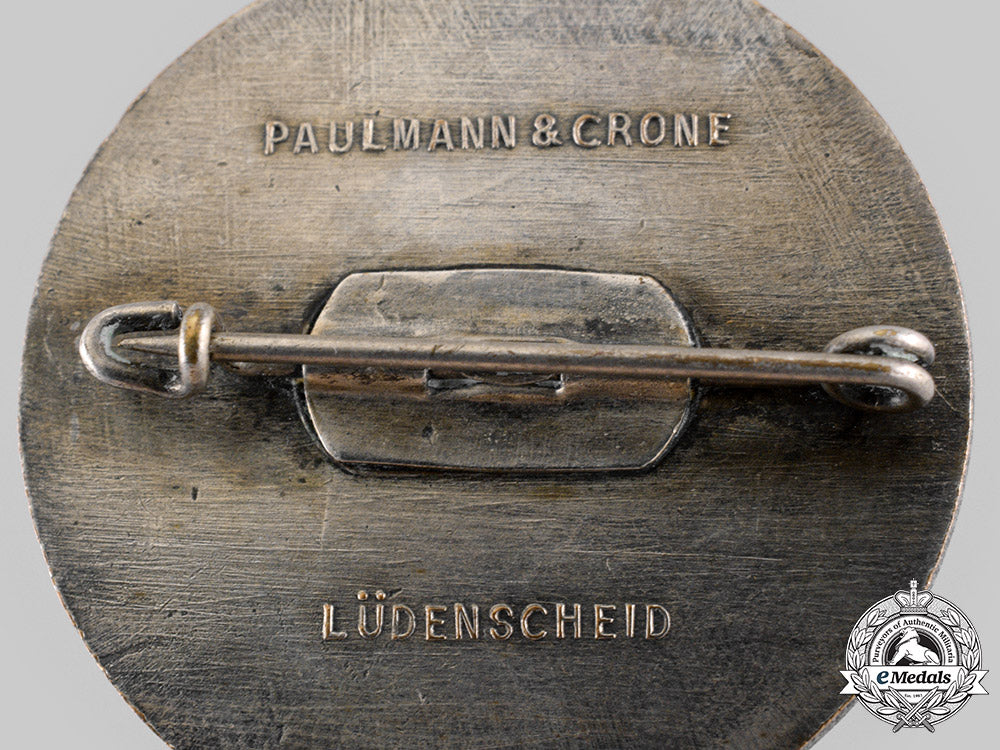 germany,_third_reich._a_winterhilfswerk_donor_appreciation_badge_by_paulmann&_crone_ci19_0960